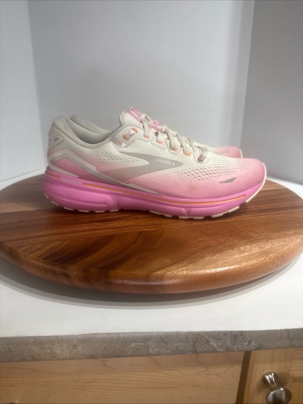 Brooks Ghost 15 Women’s Size 10 White Pink Running Shoe Sneaker Cushion